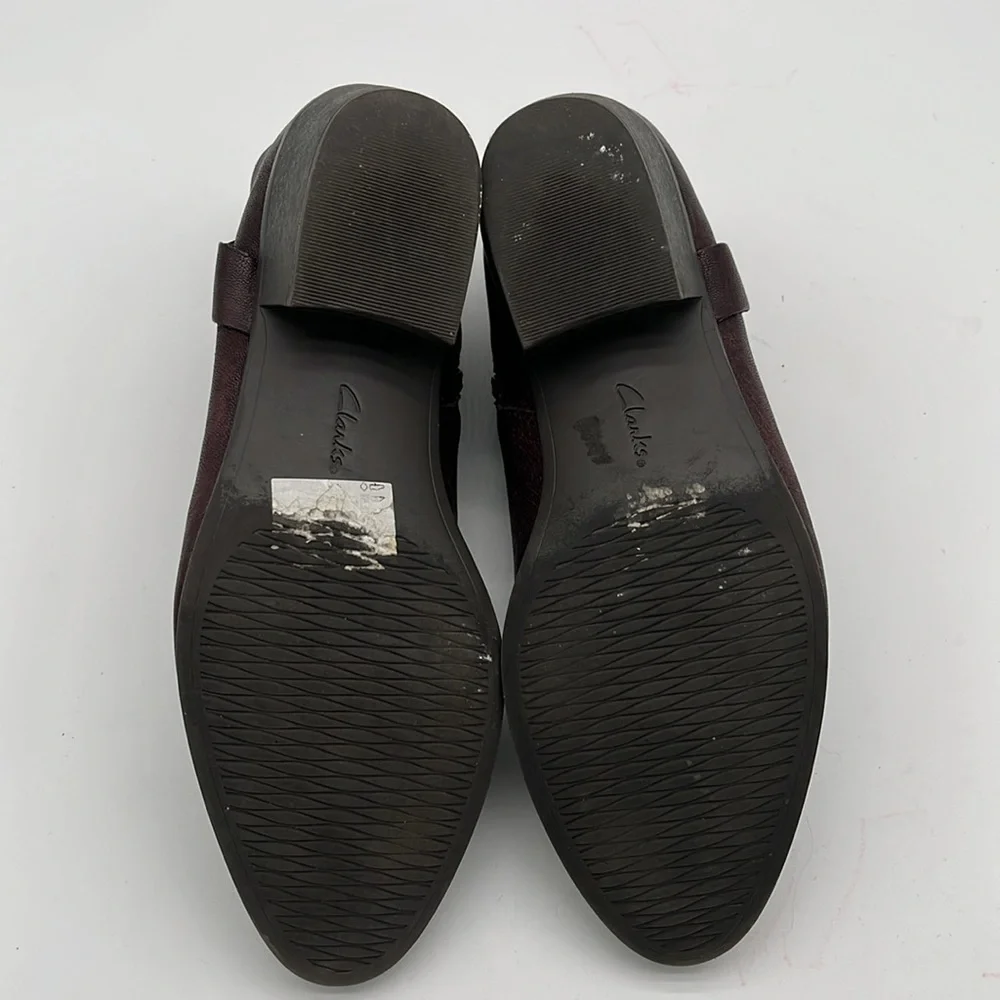 Clarks Red Leather Side Zip Ankle Booties Women Size 9 BLEMISH
